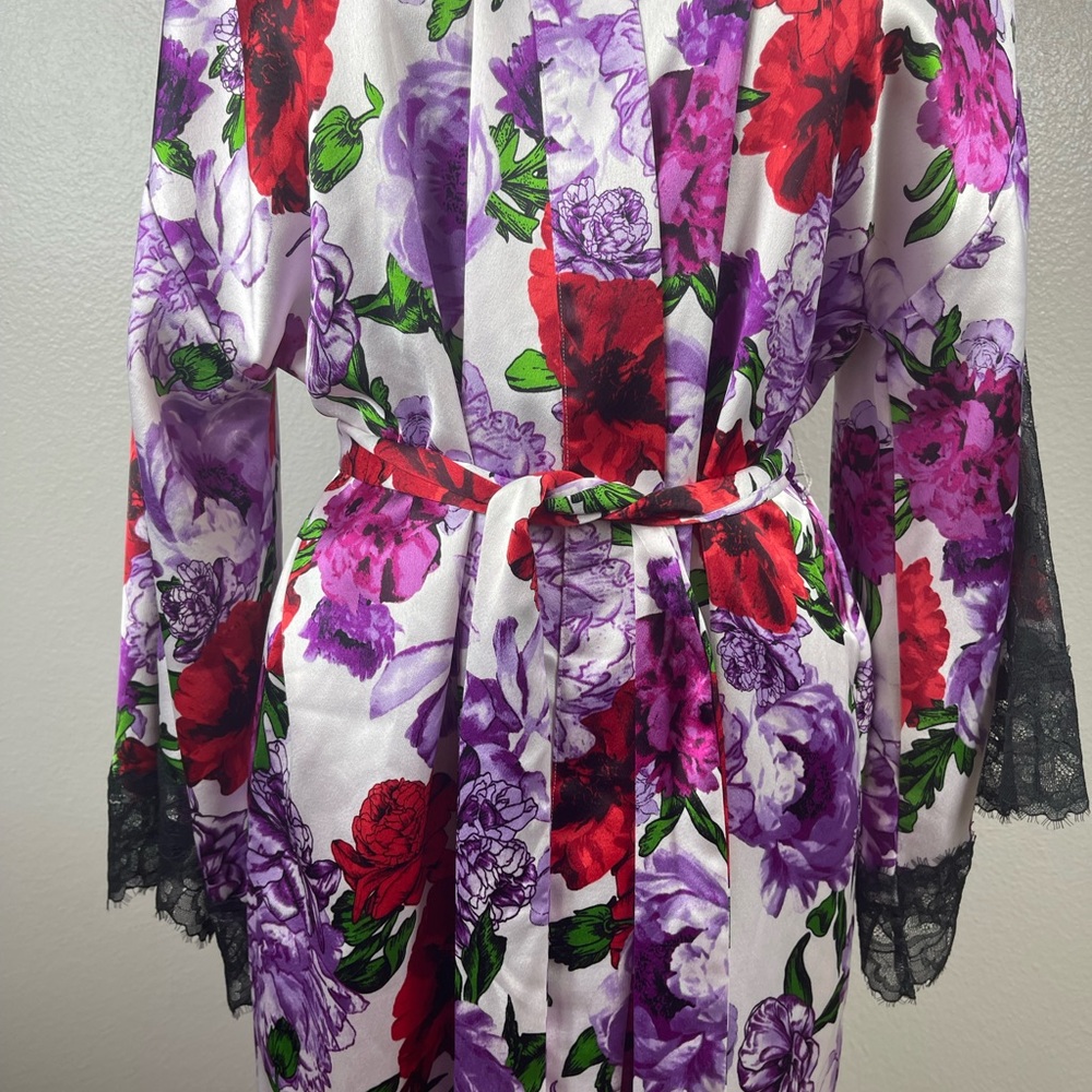NWT Victoria's Secret Lace Inset Floral Black Pink Lace Robe Medium Large - Picture 3 of 10